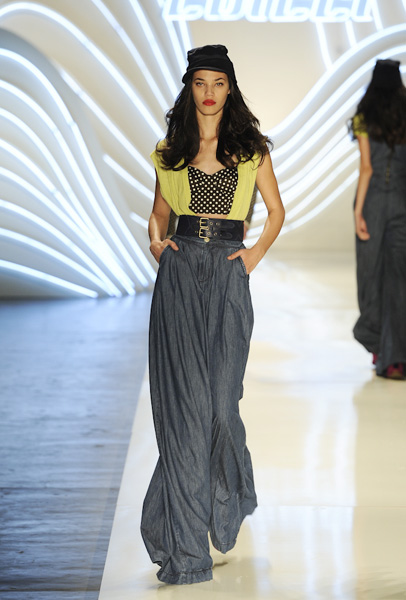 Colcci 2012 Spring Summer Runway Womens Collection – Designer Denim ...