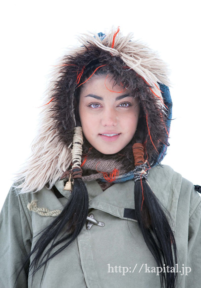(09) Hand Knit Poncho Eskimo Short Hood. 
